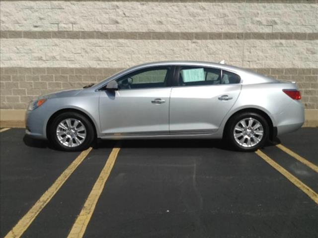 Buick LaCrosse 2011 photo 2