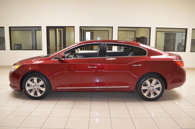 Buick LaCrosse 2011 photo 1