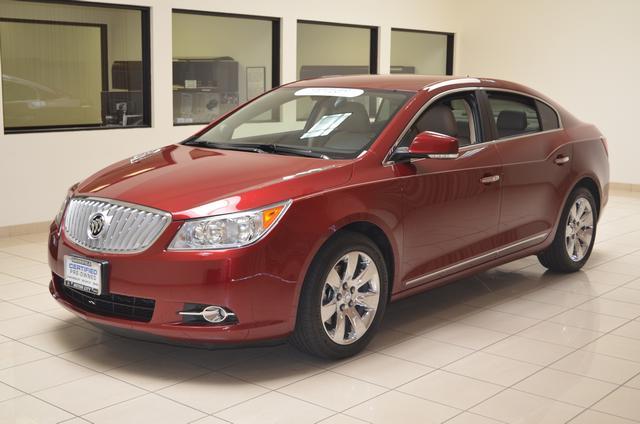 Buick LaCrosse 2011 photo 2