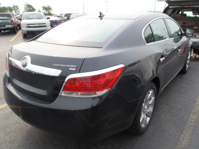 Buick LaCrosse 2011 photo 2