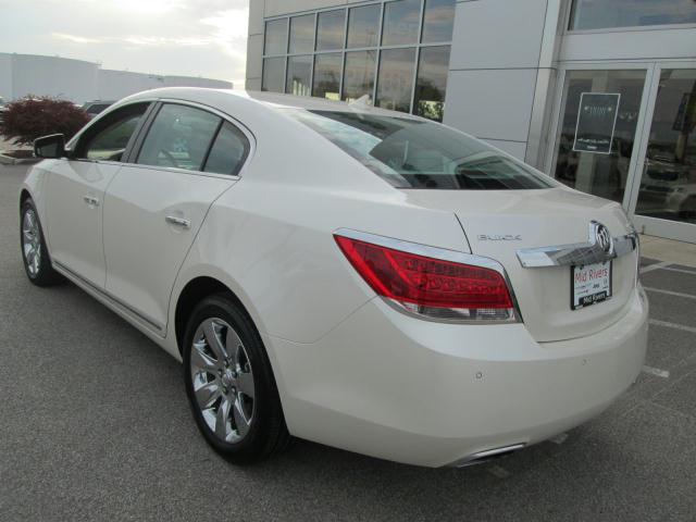 Buick LaCrosse 2011 photo 2