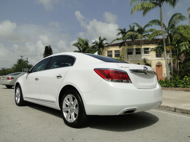 Buick LaCrosse 2013 photo 2