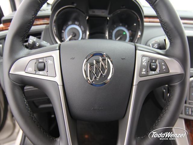 Buick LaCrosse 2013 photo 1