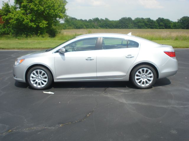 Buick LaCrosse 2013 photo 2