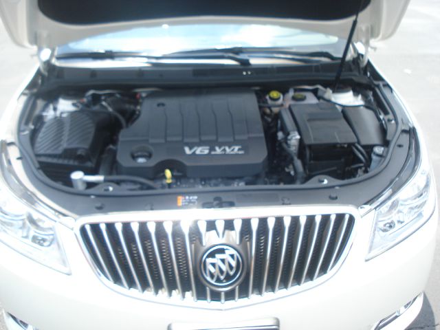 Buick LaCrosse 2013 photo 1