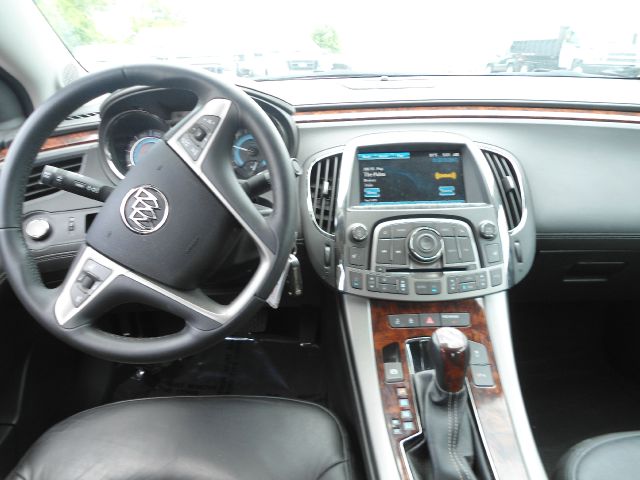 Buick LaCrosse 2dr Cpe 328i RWD Spotrs Sedan