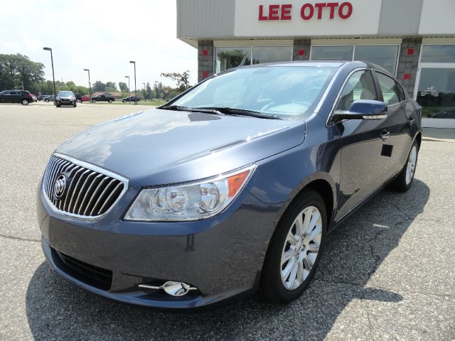 Buick LaCrosse 2dr Cpe 328i RWD Spotrs Sedan