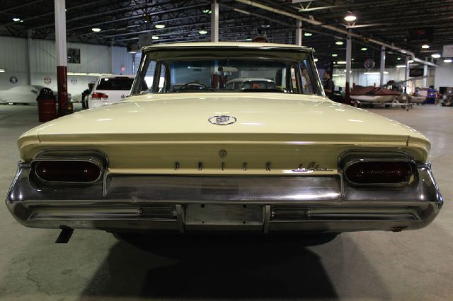 Buick LeSabre 1961 photo 1