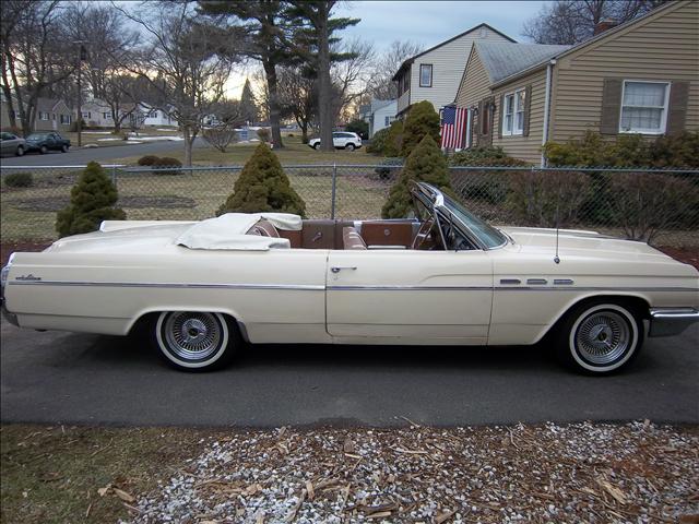 Buick LeSabre 1963 photo 1