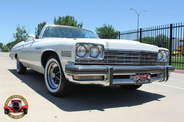 Buick LeSabre 1975 photo 4