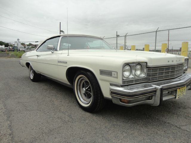 Buick LeSabre 1975 photo 3