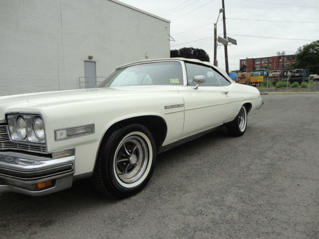 Buick LeSabre 1975 photo 4