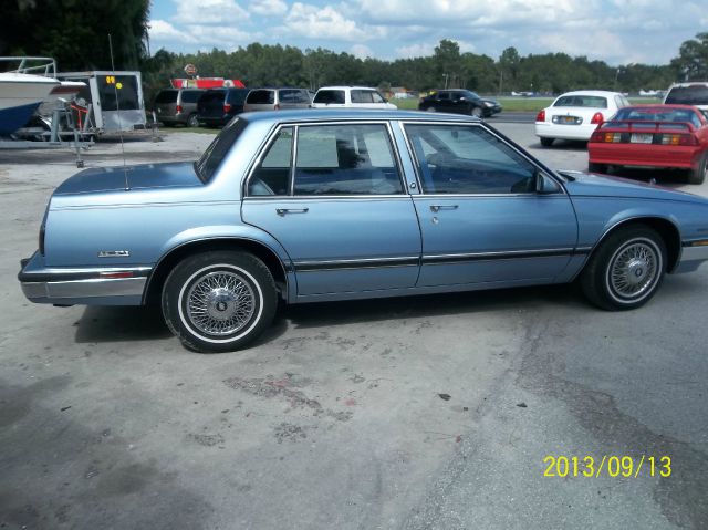 Buick LeSabre 1989 photo 3