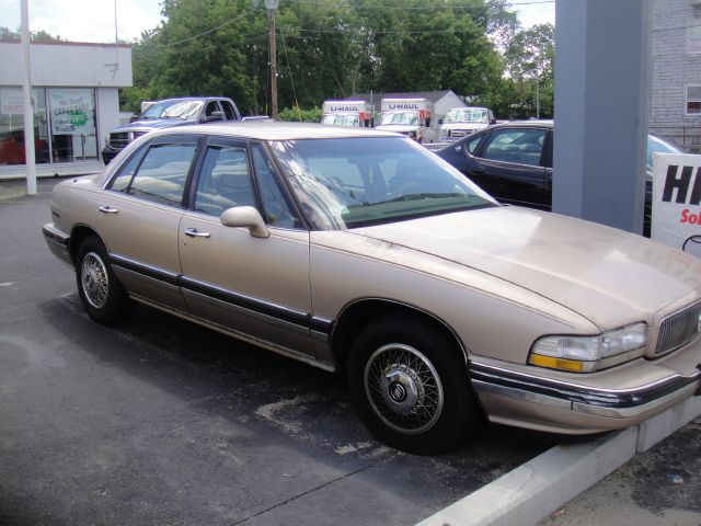 Buick LeSabre 1992 photo 2