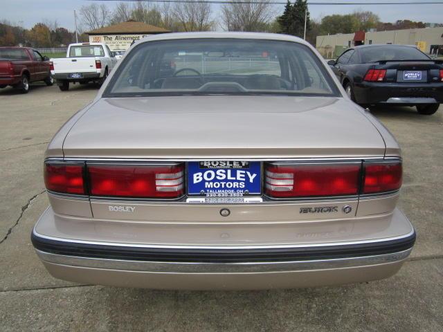 Buick LeSabre 1993 photo 4