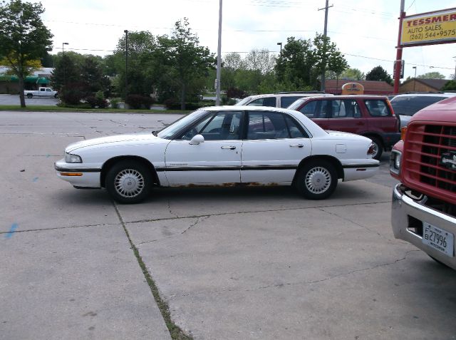 Buick LeSabre 1999 photo 2