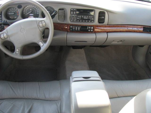 Buick LeSabre 2000 photo 3