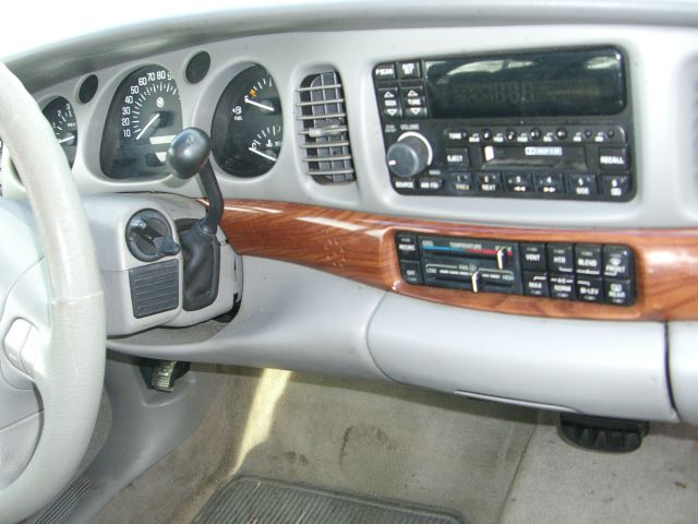 Buick LeSabre 2001 photo 1