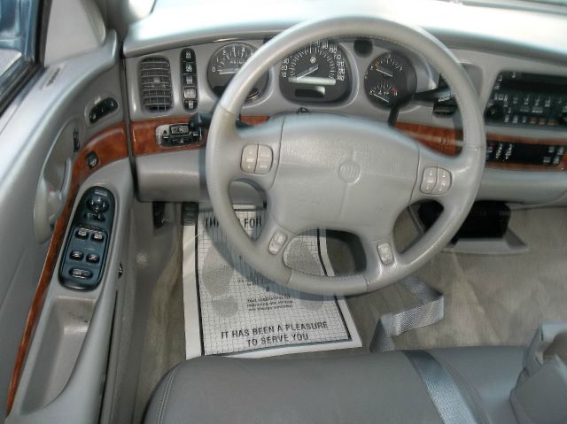 Buick LeSabre 2002 photo 2