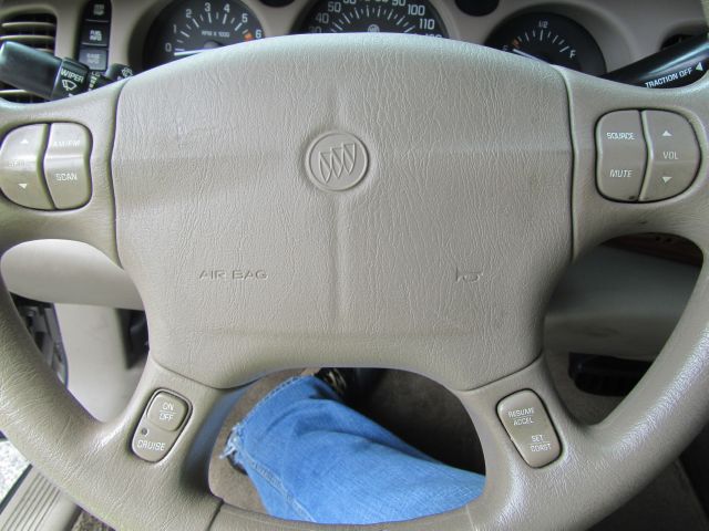 Buick LeSabre 2002 photo 2