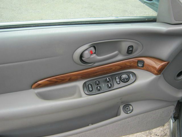 Buick LeSabre 2003 photo 2