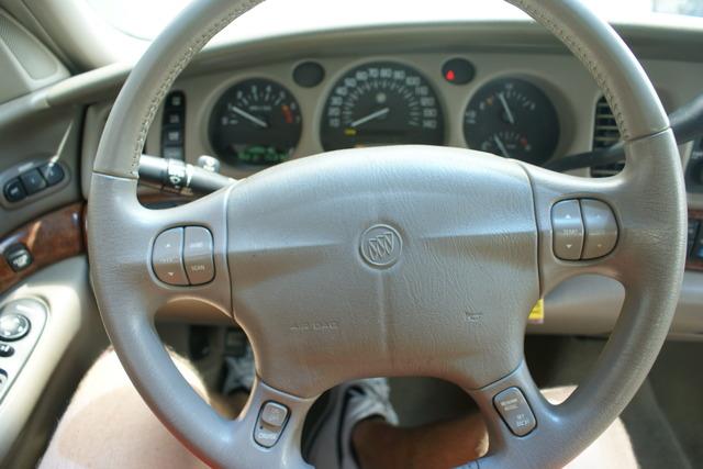 Buick LeSabre 2003 photo 2