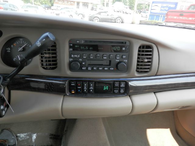 Buick LeSabre 2004 photo 2