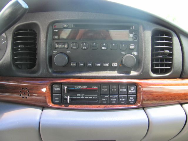 Buick LeSabre 2004 photo 1