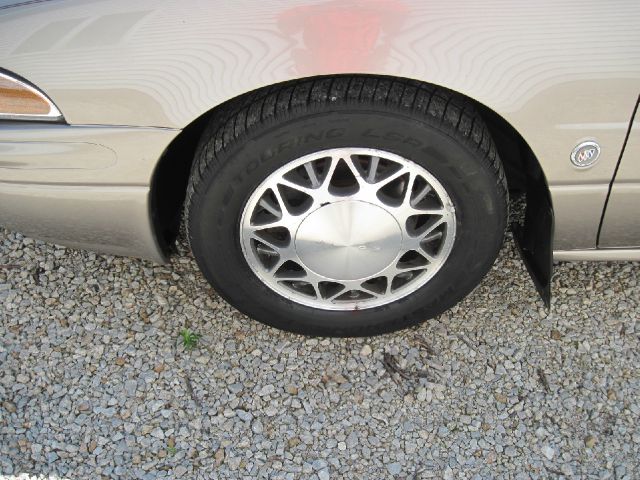 Buick LeSabre 2004 photo 1