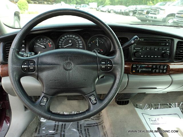 Buick LeSabre 2004 photo 2