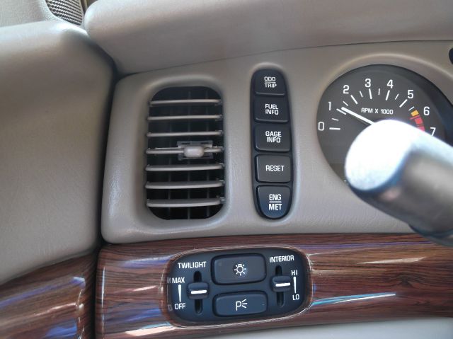 Buick LeSabre 2005 photo 2