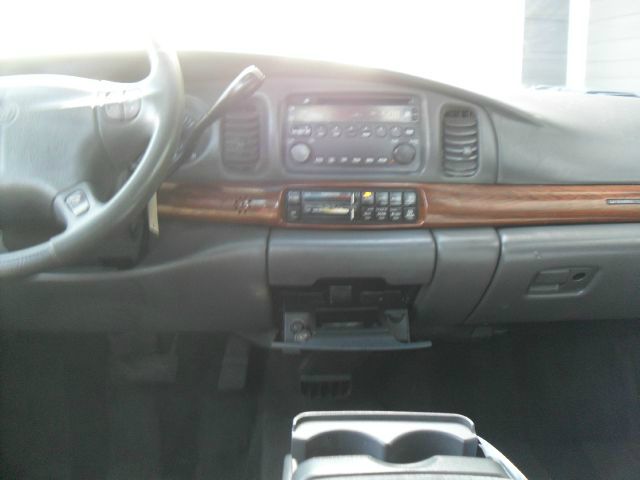 Buick LeSabre 2005 photo 2