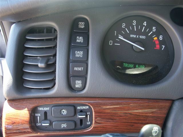 Buick LeSabre 2005 photo 2