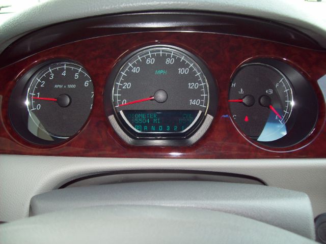 Buick Lucerne 2006 photo 2