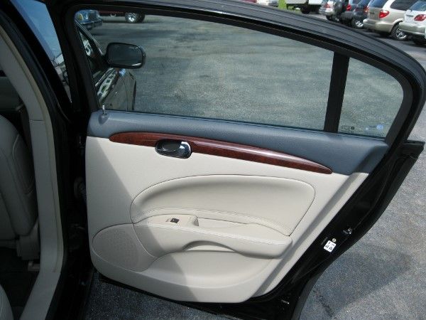 Buick Lucerne 2006 photo 2