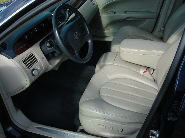 Buick Lucerne 2006 photo 2