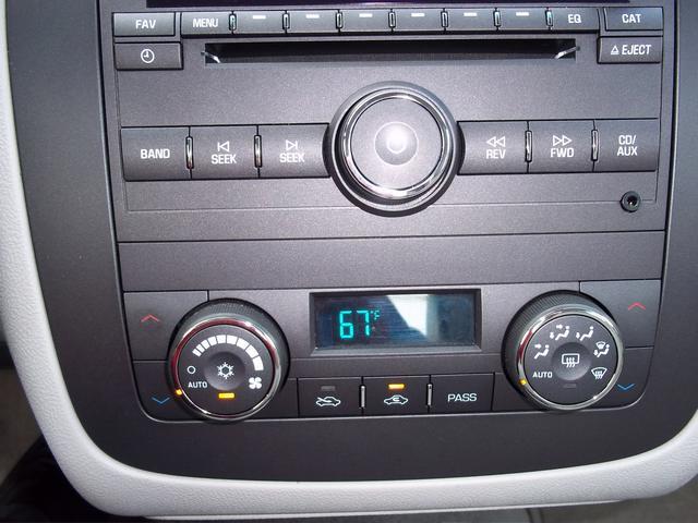 Buick Lucerne 2006 photo 2