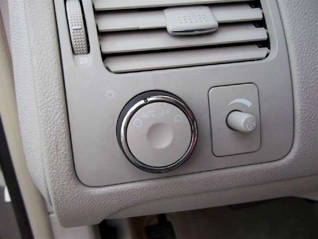 Buick Lucerne 2006 photo 2