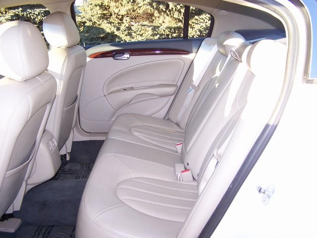 Buick Lucerne 2006 photo 2