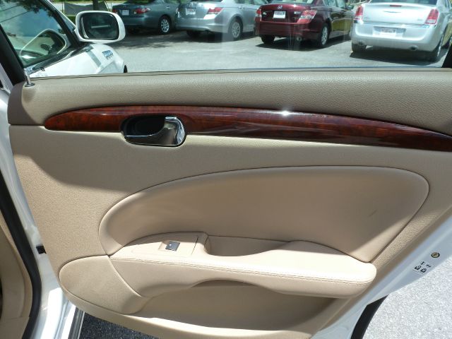 Buick Lucerne 2006 photo 2