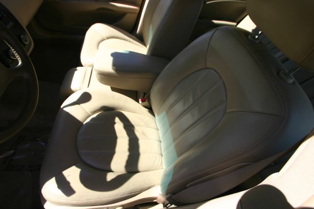 Buick Lucerne 2006 photo 2