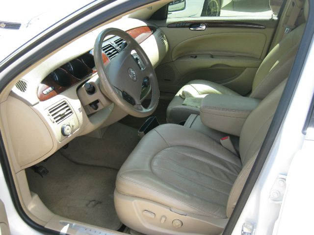 Buick Lucerne 2006 photo 2