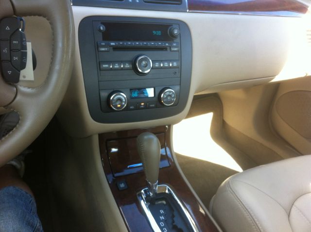 Buick Lucerne 2006 photo 2