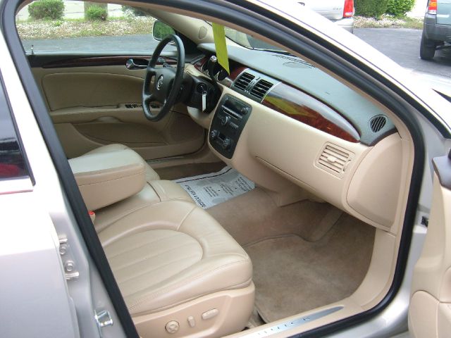 Buick Lucerne MARK Levinson Sedan