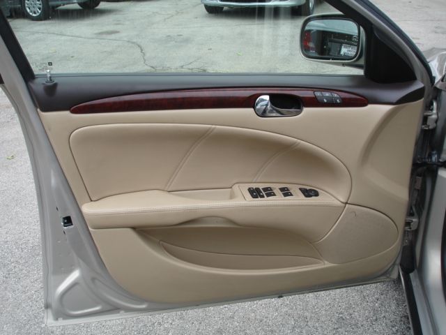 Buick Lucerne 2009 photo 1