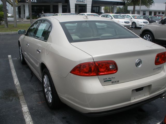 Buick Lucerne 2010 photo 2