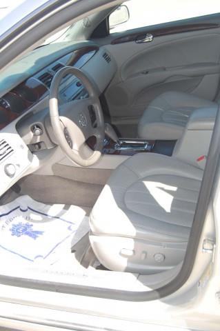 Buick Lucerne 2010 photo 3