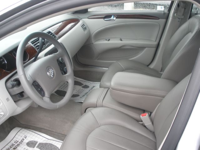 Buick Lucerne 2011 photo 1