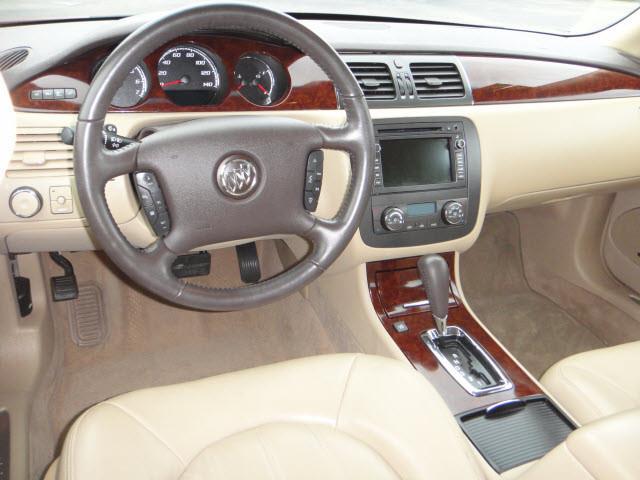 Buick Lucerne 2011 photo 2