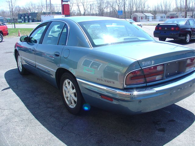 Buick Park Avenue 2001 photo 2